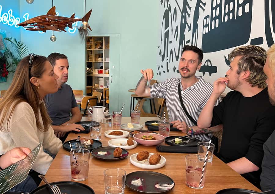 Melbourne: Secret Food Tour - Starting under the Flinders Street clocks
