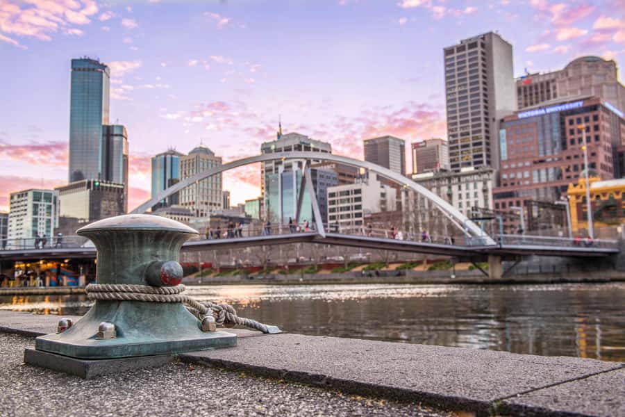 Melbourne: Spirit Of Melbourne Yarra River Lunch Cruise - A Yarra River lunch with Melbourne at the window