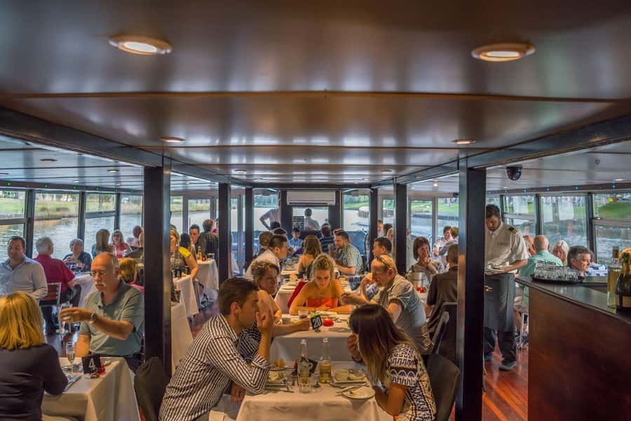 Melbourne: Spirit Of Melbourne Yarra River Lunch Cruise - What is on the lunch menu