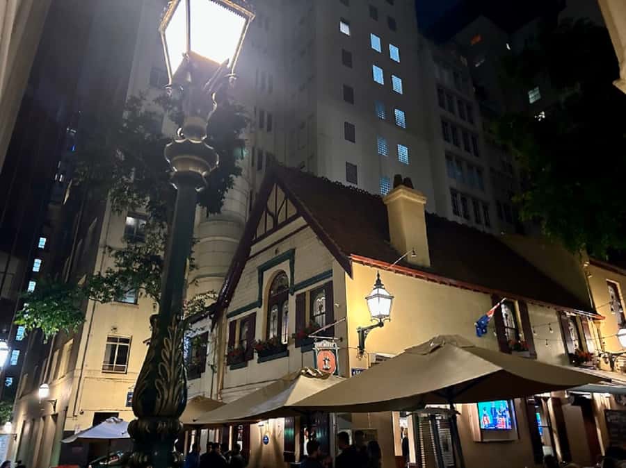 Melbourne: Spirits and Ales Haunted Pub Walking Tour - A dark alley and a tragic love affair