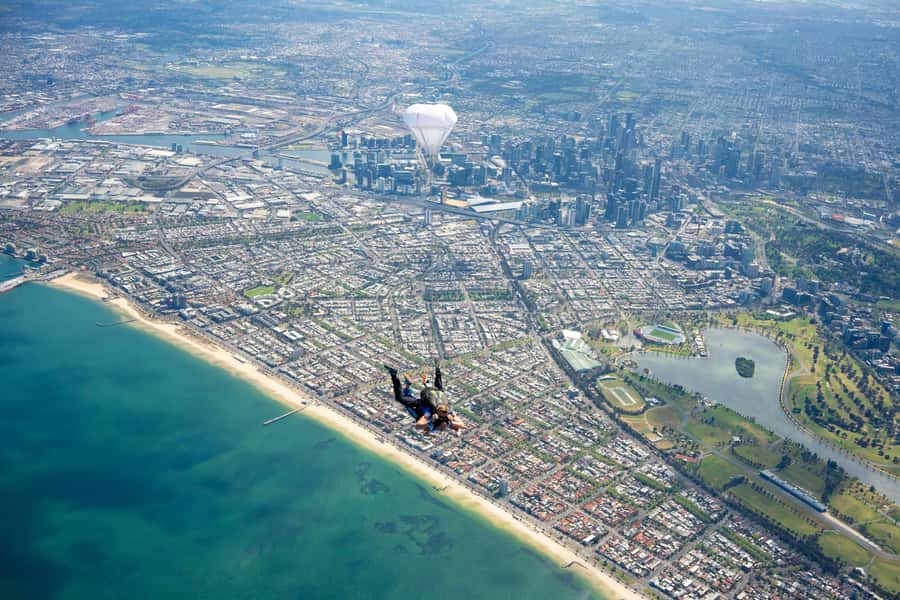 Melbourne: Tandem Skydive Experience over St. Kilda Beach - Should you book the St Kilda jump?
