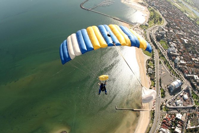 Melbourne: Tandem Skydive Experience over St. Kilda Beach - The climb to 15,000 feet