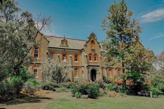 Melbourne Tour: Walk the Yarra & Heritage Convent Experience - Arriving at Abbotsford Convent