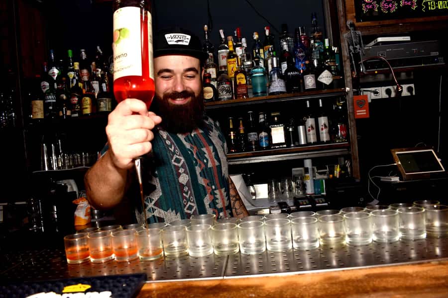 Melbourne: Weekly Bar Crawl: 5 Free shots, Club Entry - Key points to know before booking