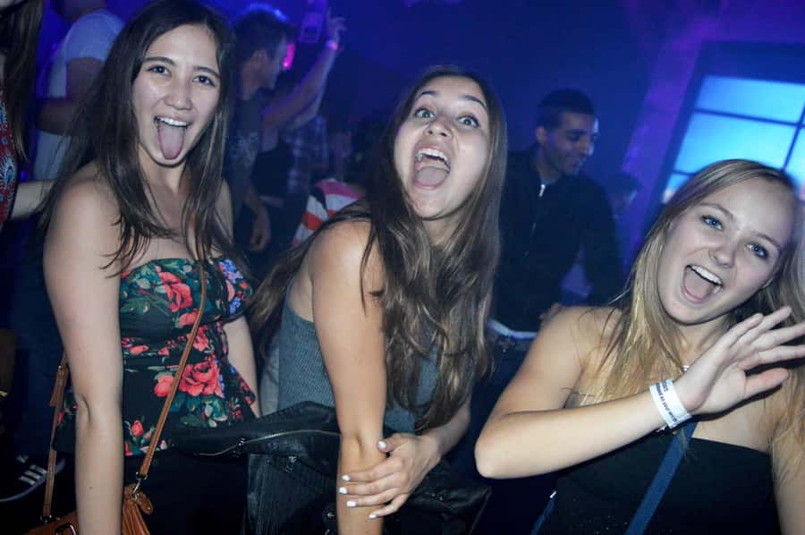 Melbourne: Weekly Bar Crawl: 5 Free shots, Club Entry - A low-cost way to meet people in Melbourne after dark