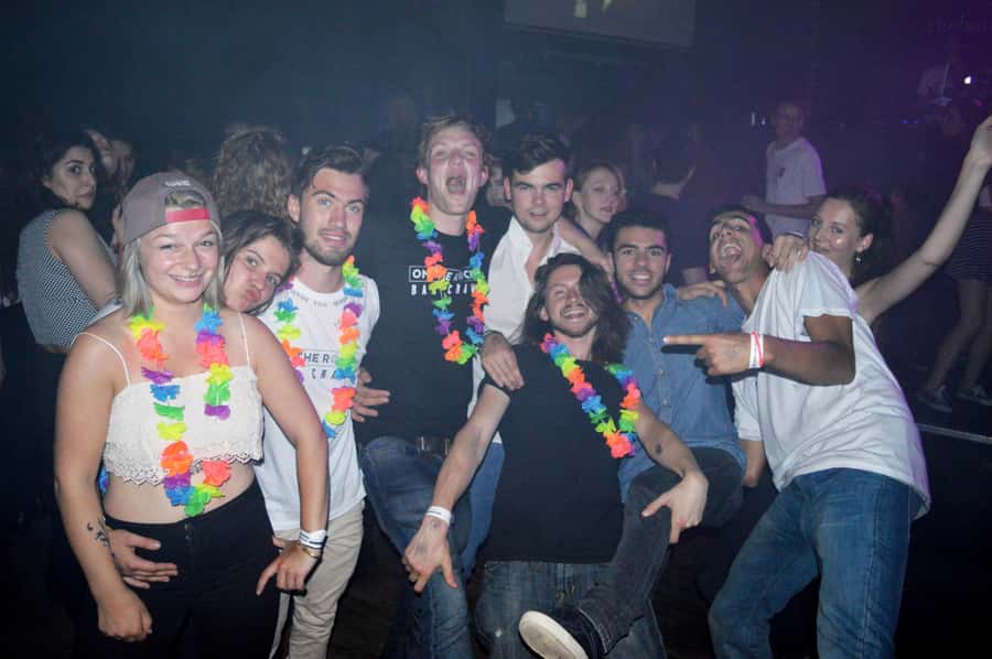 Melbourne: Weekly Bar Crawl: 5 Free shots, Club Entry - Why solo visitors are a natural fit