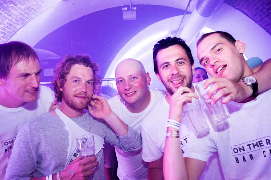 Melbourne: Weekly Bar Crawl: 5 Free shots, Club Entry - Who should book this crawl?
