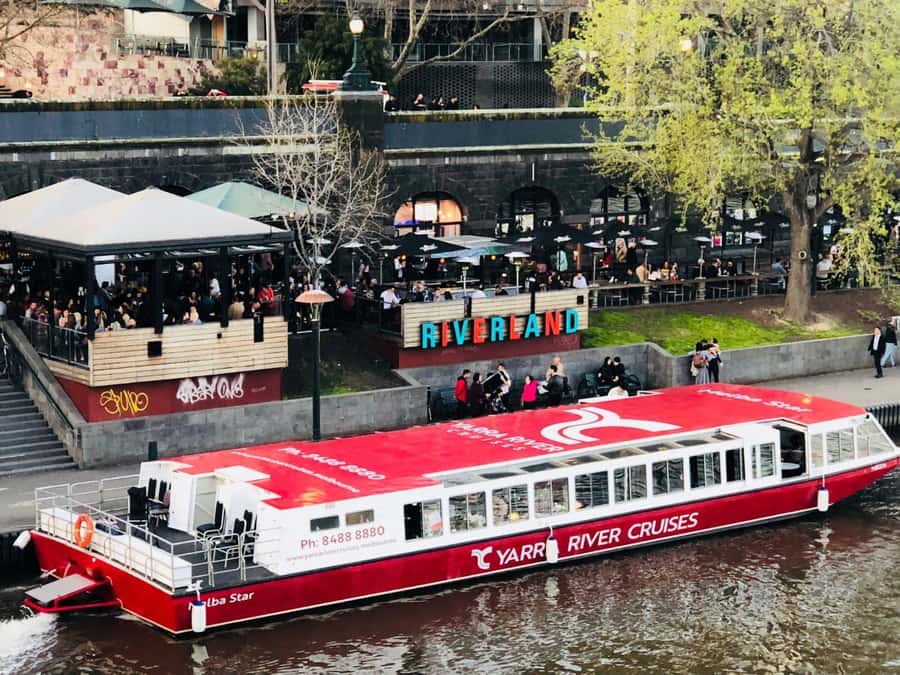 Melbourne: Yarra River Sightseeing Cruise - The first stretch through central Melbourne