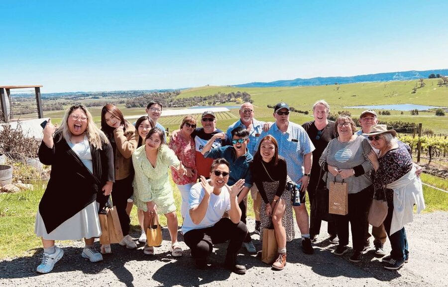 Melbourne: Yarra Valley Wine Tour + Lunch & Gin/Beer Option - The guides shape the mood