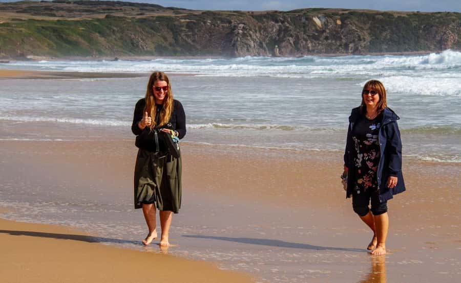 Phillip Island Penguin Parade with Expert Local Guide - Language help and guide style