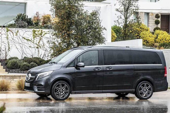 Private Arrival Transfer: Melbourne Airports to Hotel - Drivers can add a friendly first look at Melbourne