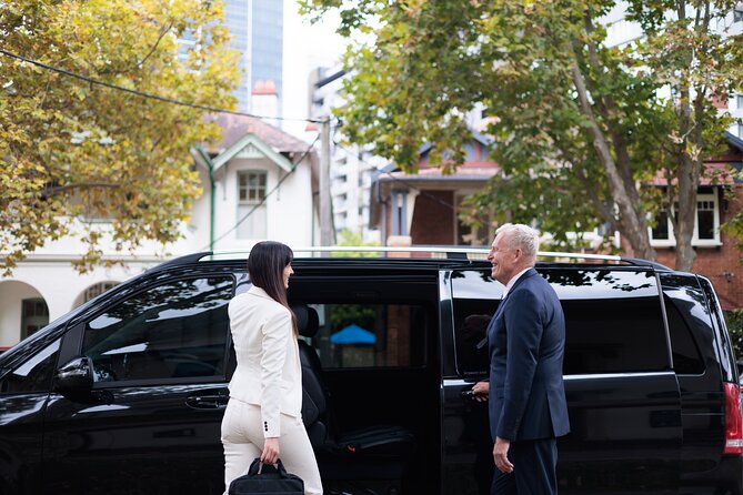 Private Luxury Transfer from Melbourne CBD to Melbourne Airport - What the 30 to 45 minute trip is really like