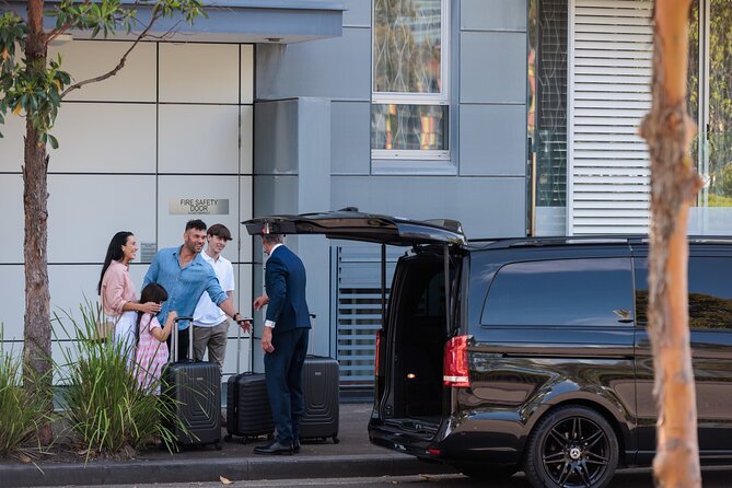 Private Luxury Transfer from Melbourne CBD to Melbourne Airport - The airport pickup and luggage handover