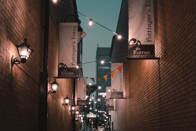 Questo Self-guided Haunted Melbourne Walking Tour - Finding the next clue in Hosier Lane