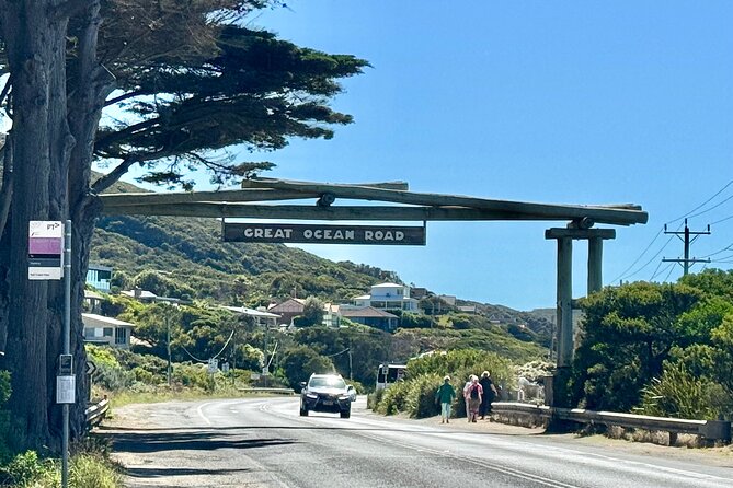 Small group Great Ocean Road Reverse & Wildlife spotting - Apollo Bay: lunch and a short break by the water