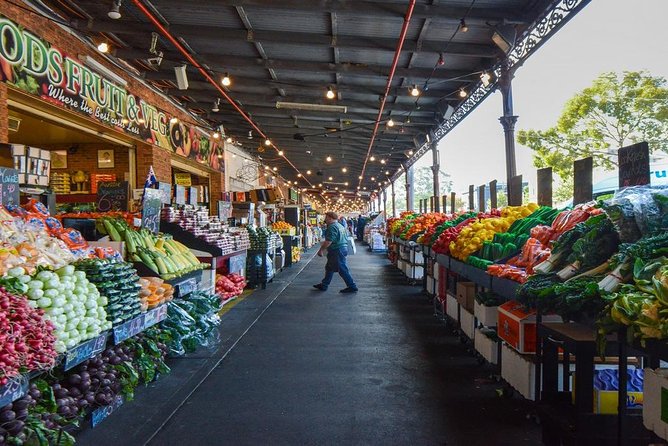 Street Food & Street Art, Backroads & Boroughs - What the private format adds