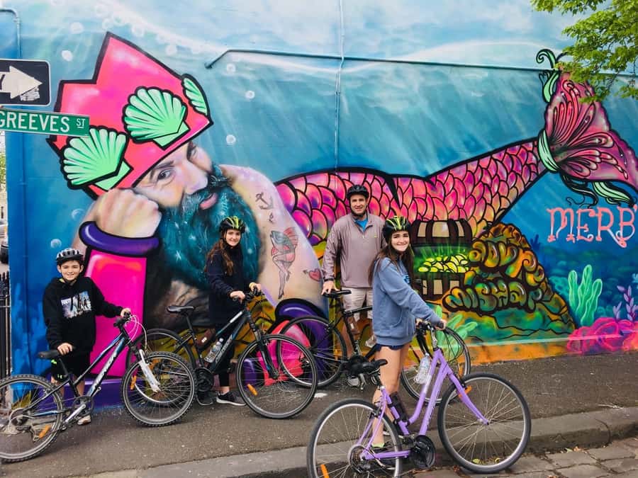 The Famous Melbourne City Bike Tour - Following the Yarra River through modern Melbourne