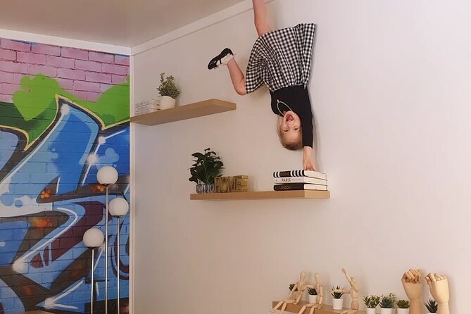 Upside Down House Photo Experience in Australia - Six rooms, six chances to make the illusion work