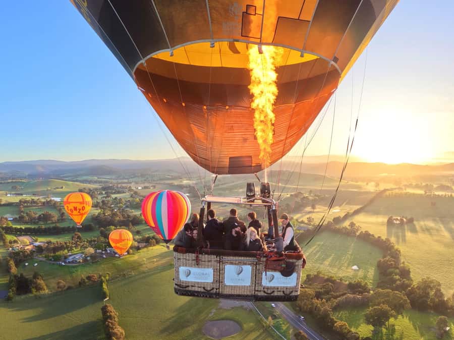 Yarra Valley: Hot Air Balloon Flight & Buffet Breakfast - Key points at a glance