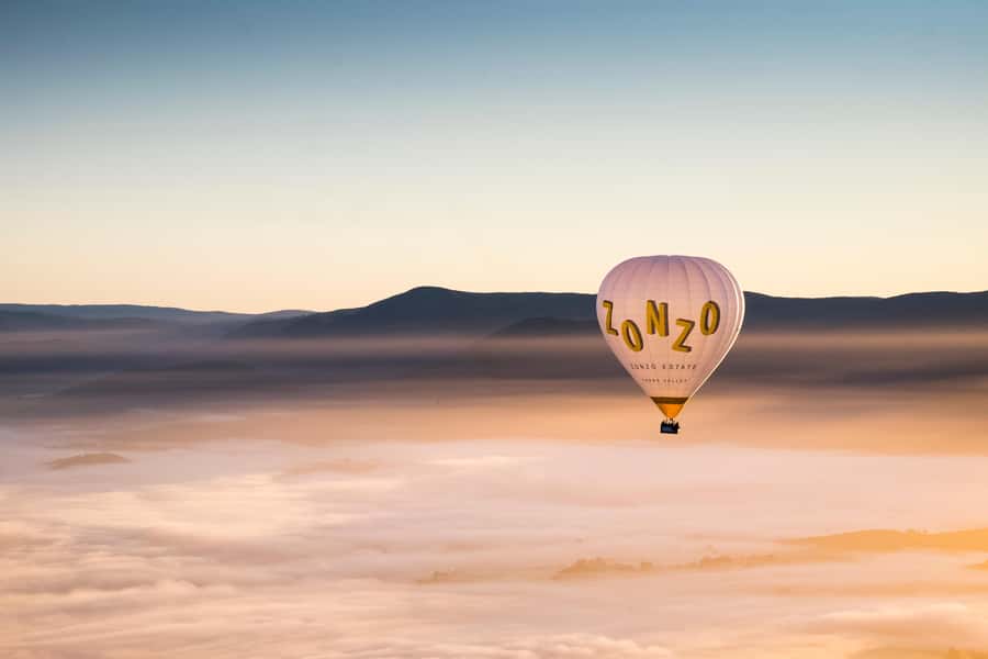 Yarra Valley: Hot Air Balloon Flight & Buffet Breakfast - Meeting the pilot before dawn